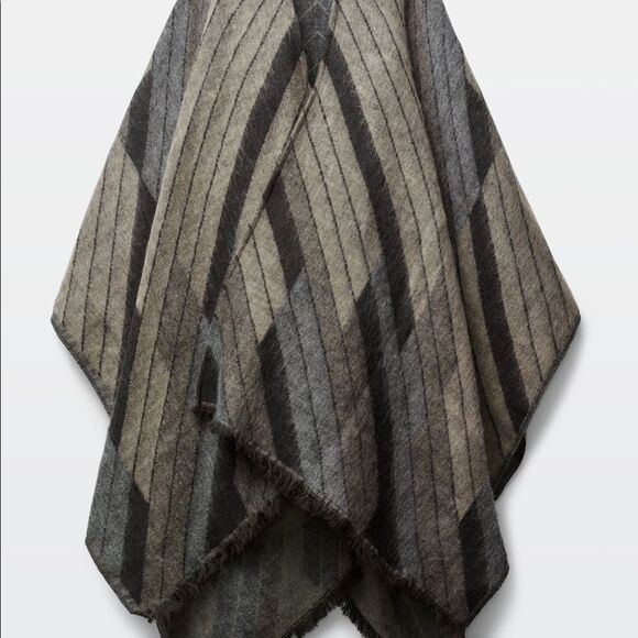 Aritzia Talula gray black Montgomery poncho wrap - Picture 6 of 7